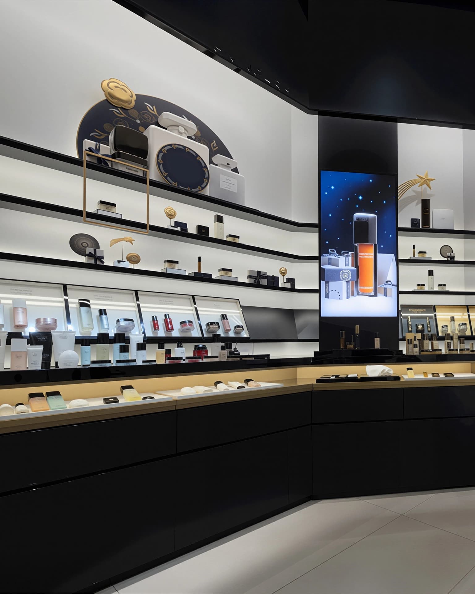 Cosmetic Packaging Manufacturer for Beauty & Skincare Brands hero illustration